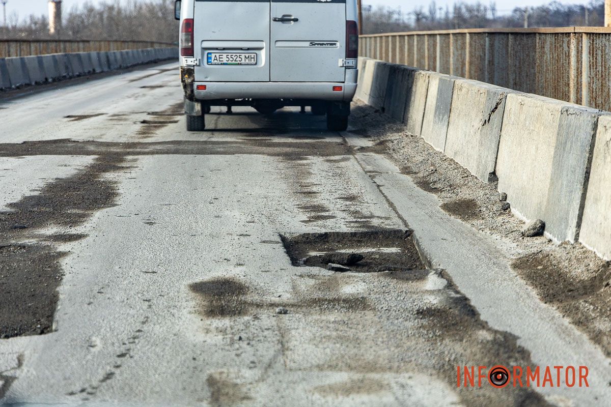 Сніг розтанув разом з асфальтом: мости Дніпра не пережили зиму 14