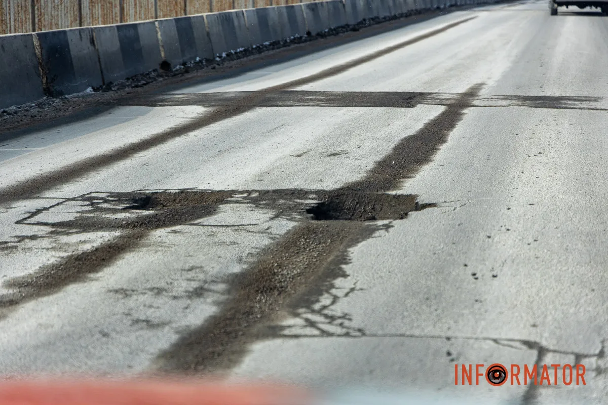 Сніг розтанув разом з асфальтом: мости Дніпра не пережили зиму 17