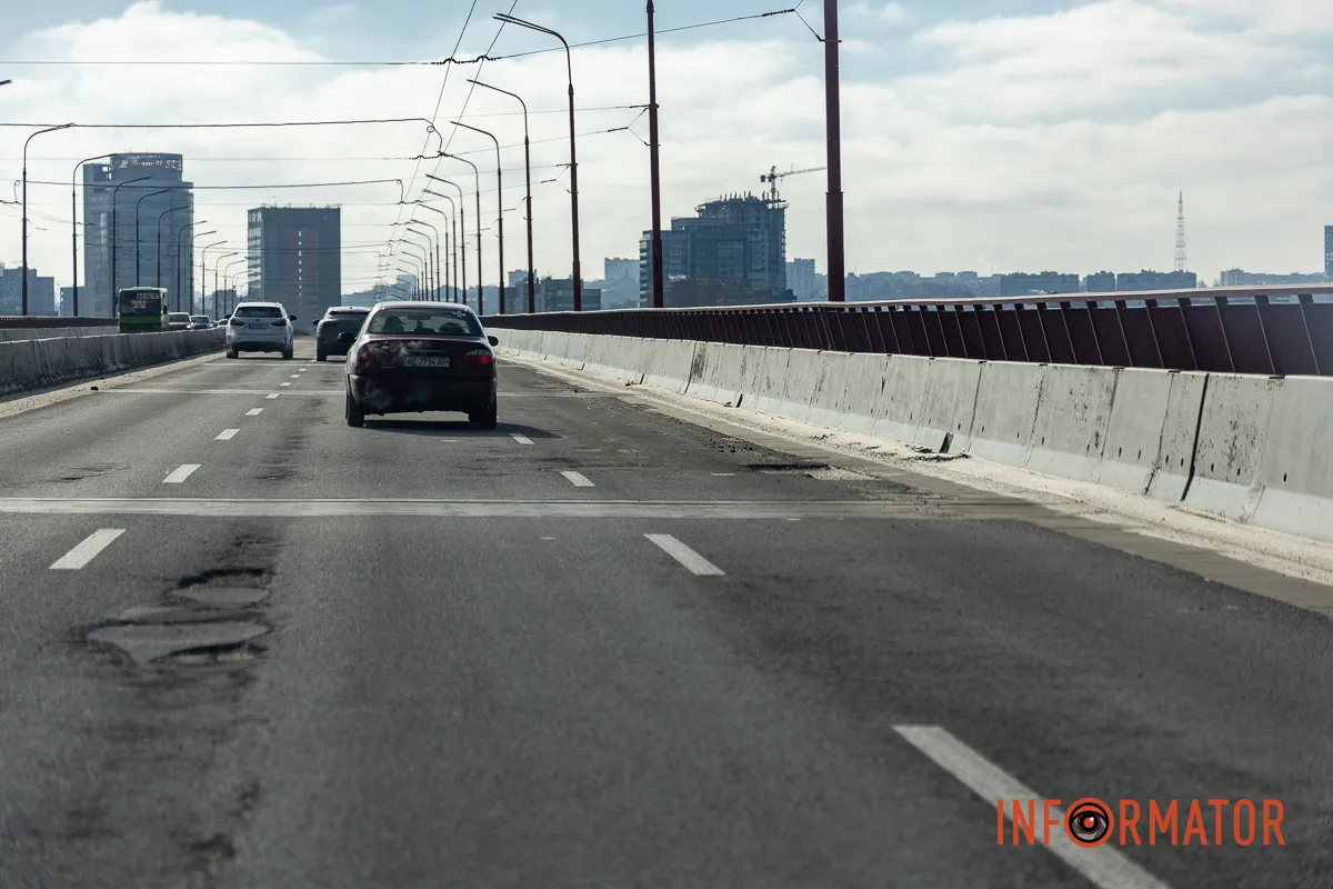 Сніг розтанув разом з асфальтом: мости Дніпра не пережили зиму 10