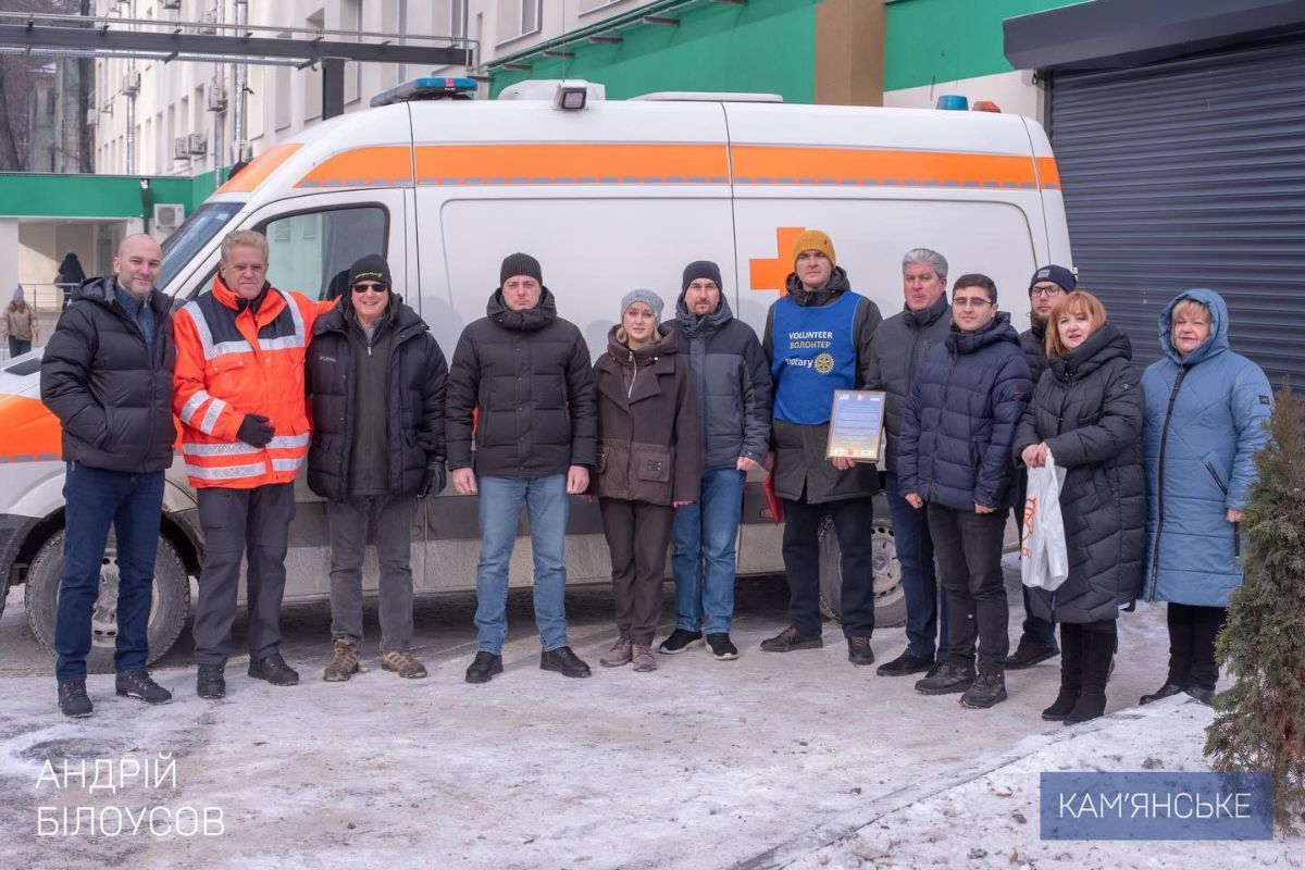 Обслуговує близько 98 тисяч пацієнтів щороку: у Кам’янському медичний заклад отримав авто швидкої допомоги 2