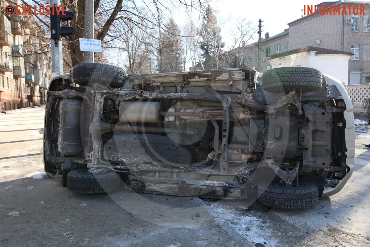 Toyota перекинулась на бік У Дніпрі на Поля Toyota перекинулася після зіткнення з Volkswagen 6