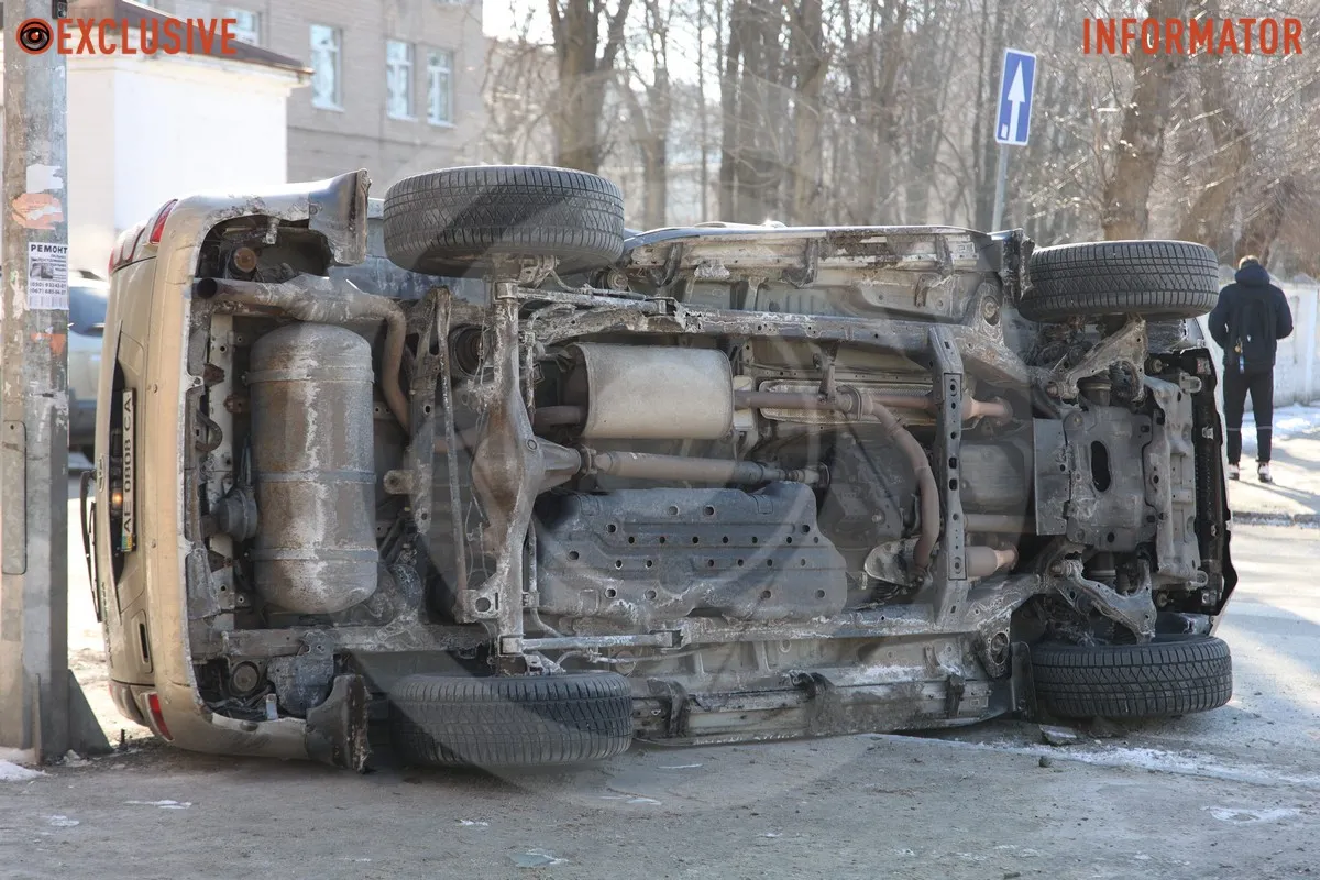 У Дніпрі на Поля Toyota перекинулася після зіткнення з Volkswagen У Дніпрі на Поля Toyota перекинулася після зіткнення з Volkswagen 1