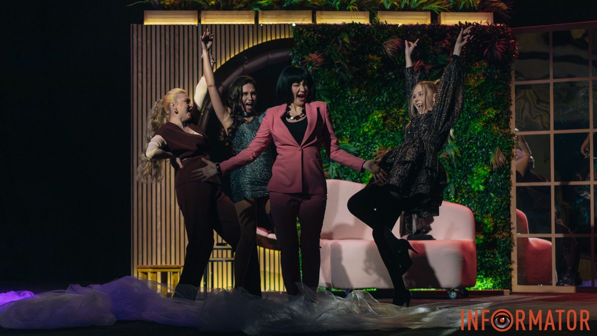 «Вечірка з подругами, яка пішла не за планом»: дніпрян запрошують на комедію «Естроген»