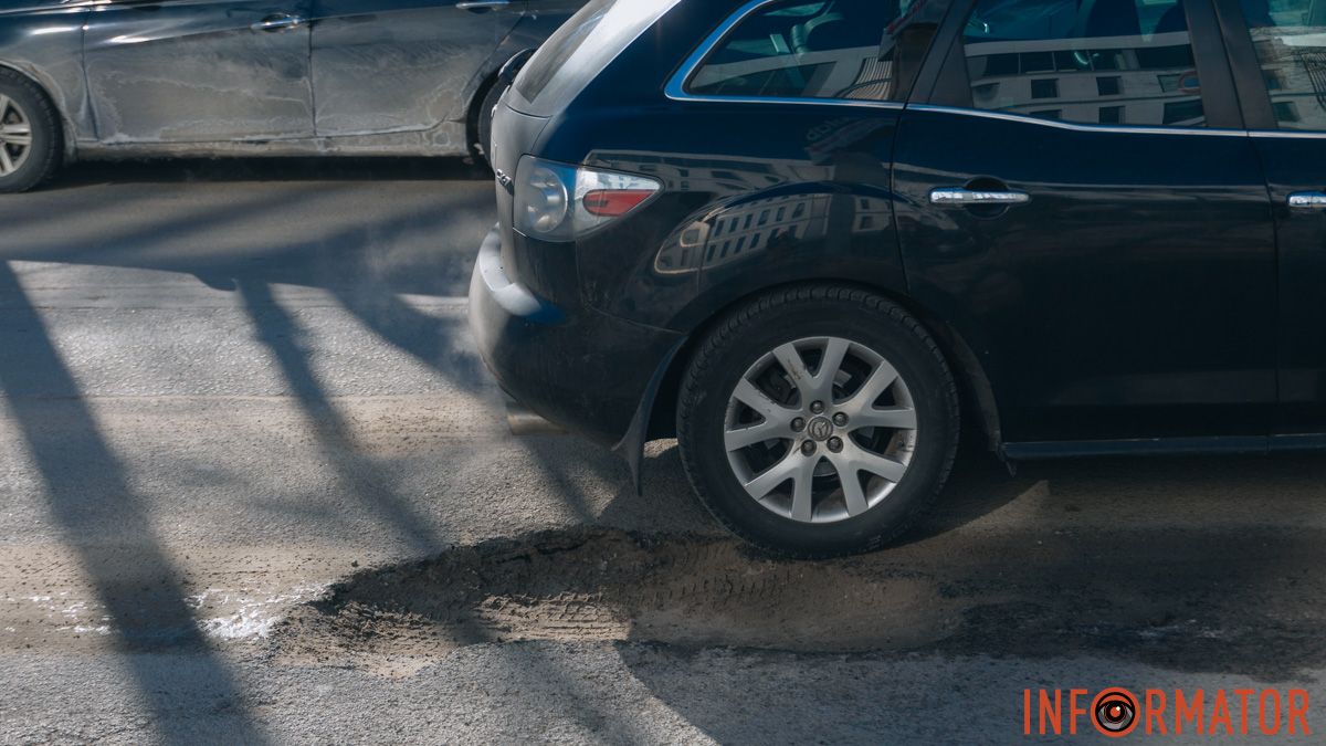 Водії, увага: у Дніпрі на проспекті Орлика утворились ями
