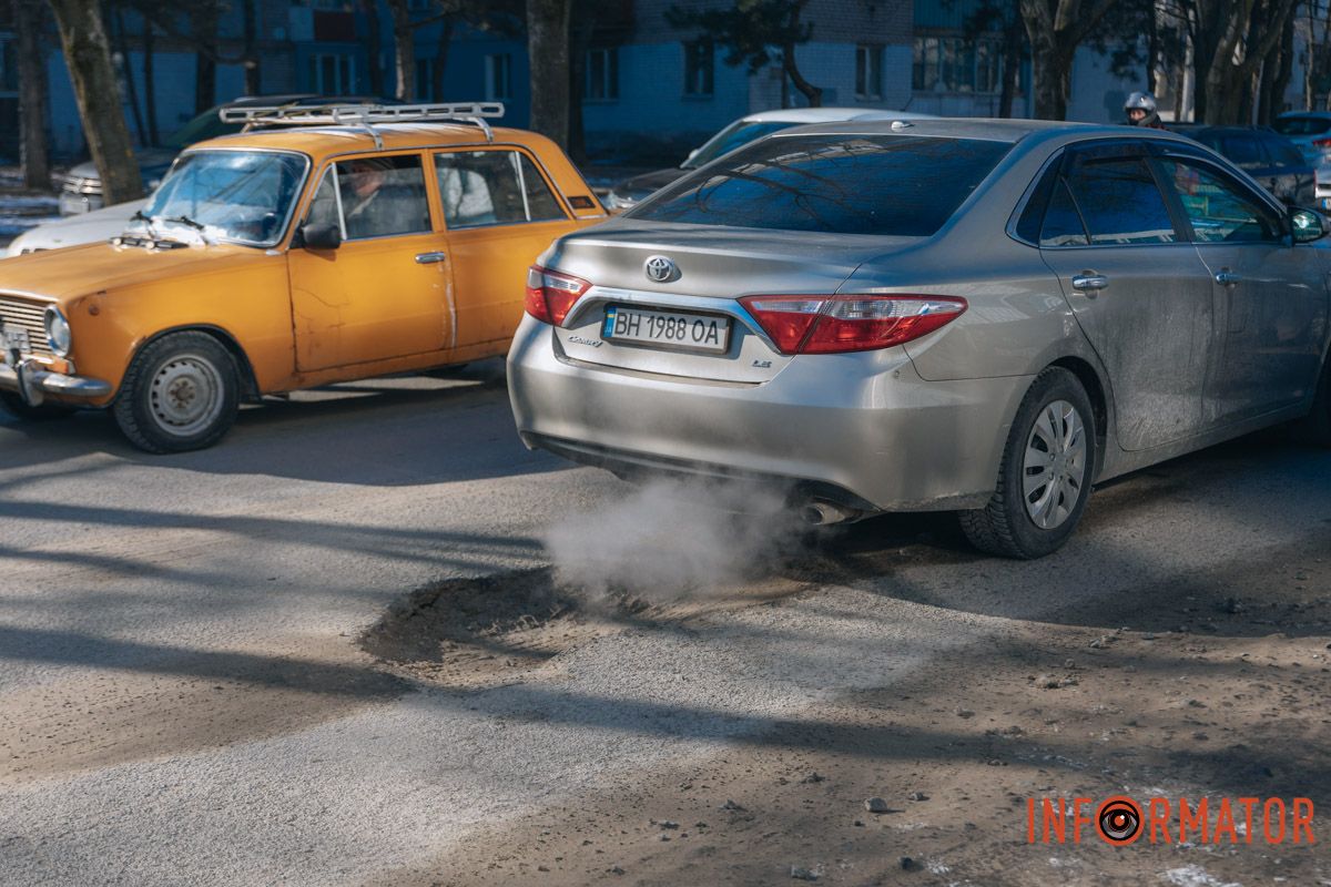 Ями знаходяться в декількох метрах одна від одної
