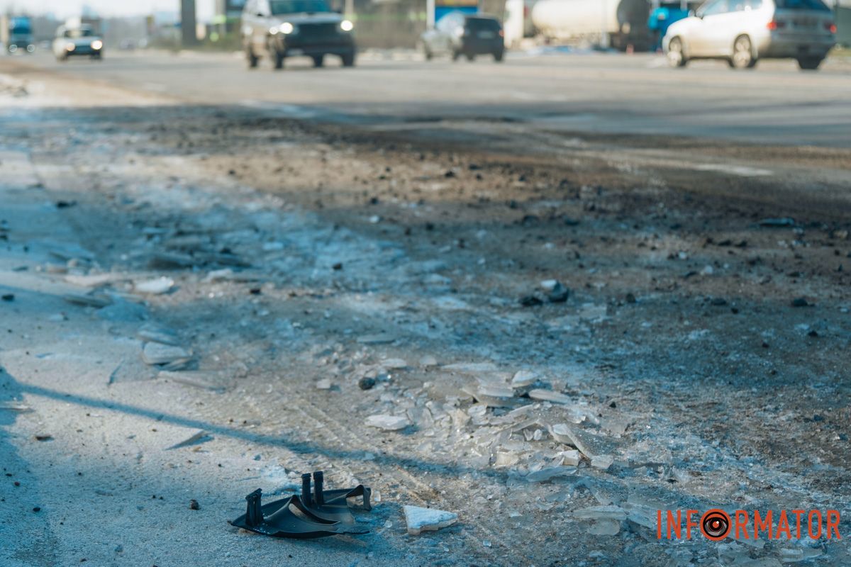 Бережіть колеса: у Дніпрі на Сонячній Набережній утворились ями на дорогах 18