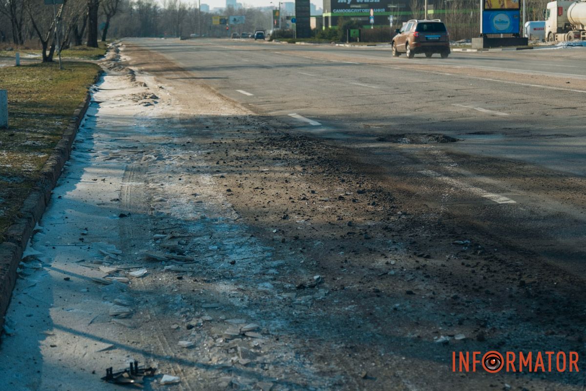 Бережіть колеса: у Дніпрі на Сонячній Набережній утворились ями на дорогах 16
