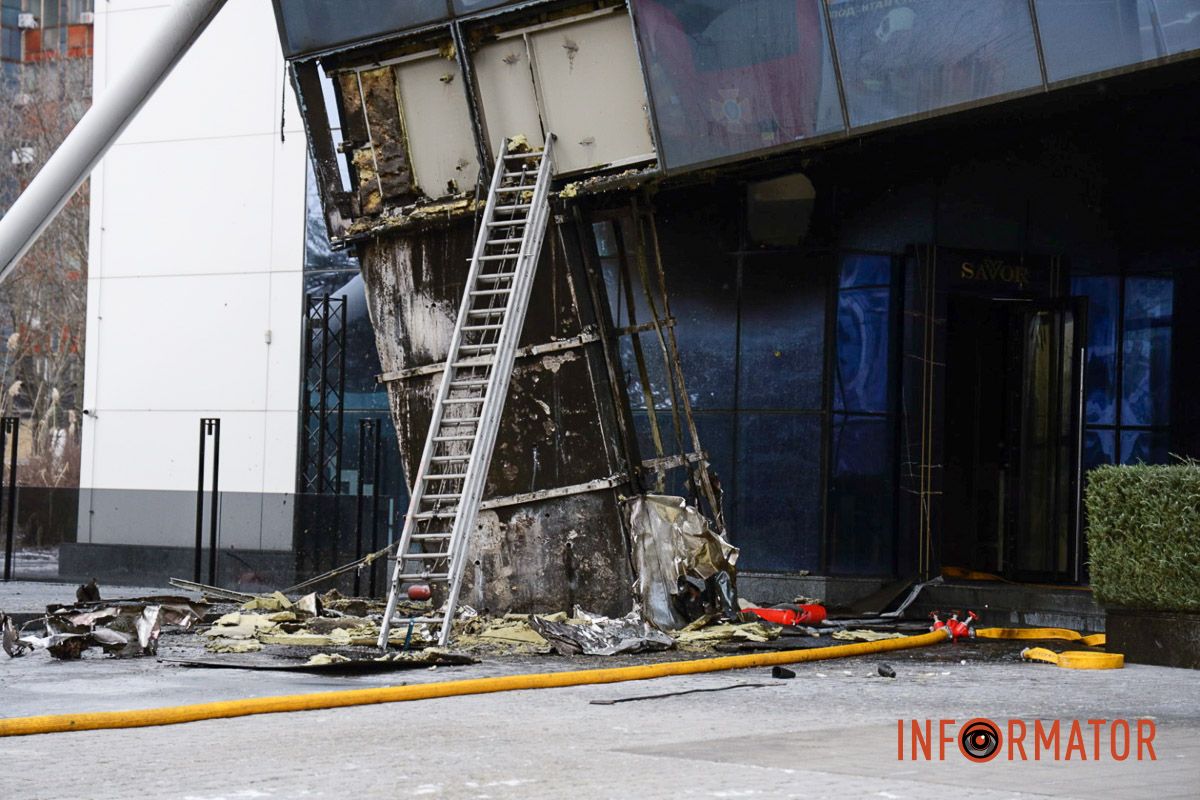 У Дніпрі Набережній Перемоги палав бізнес-центр “Куб” 1