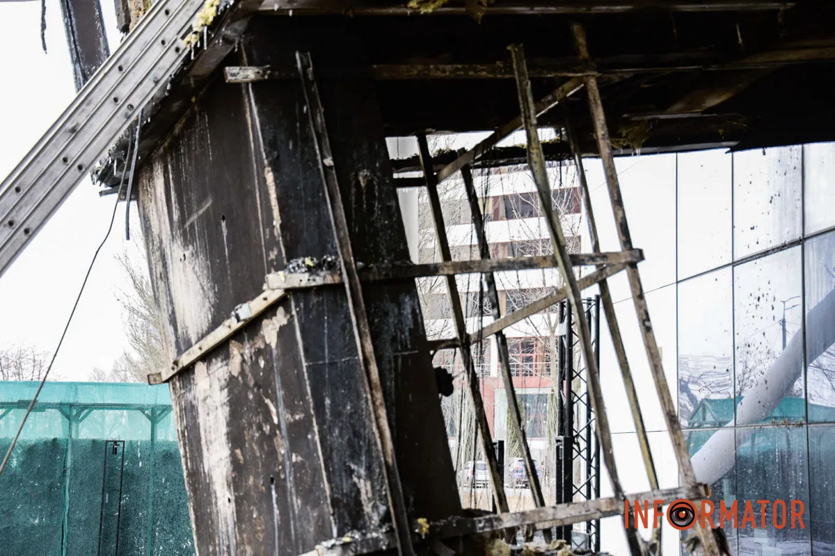 У Дніпрі Набережній Перемоги палав бізнес-центр “Куб” 6