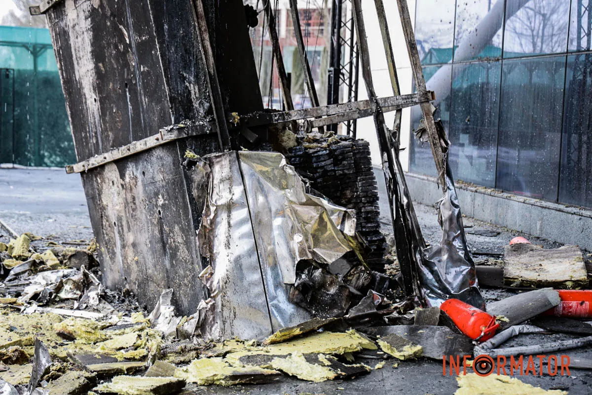 У Дніпрі Набережній Перемоги палав бізнес-центр “Куб” 5