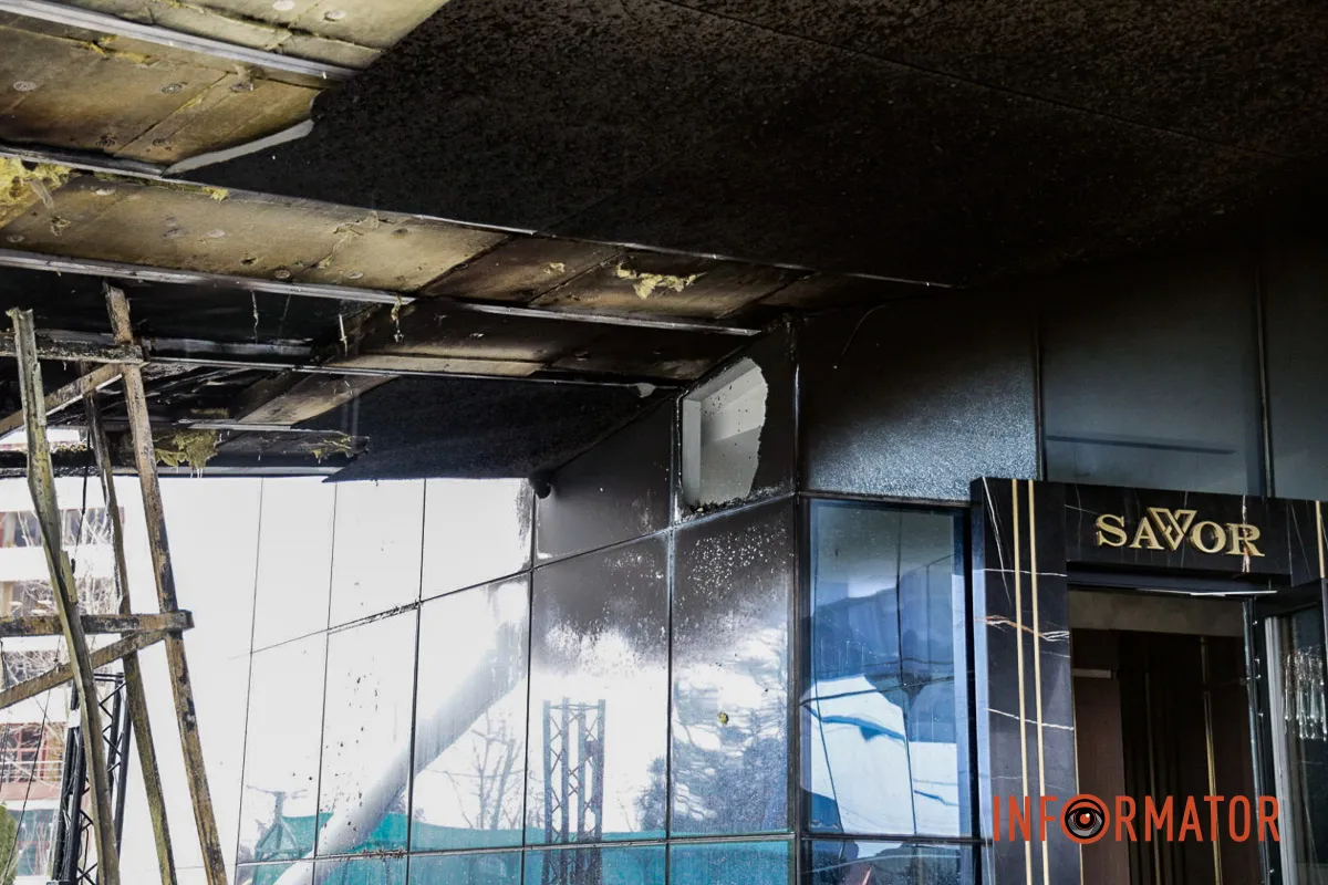 У Дніпрі Набережній Перемоги палав бізнес-центр “Куб” 10