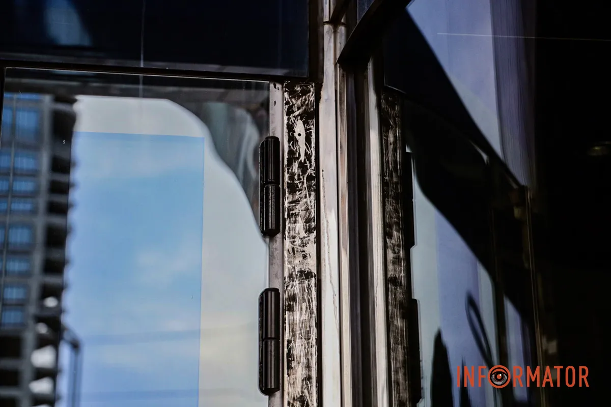 У Дніпрі Набережній Перемоги палав бізнес-центр “Куб” 8