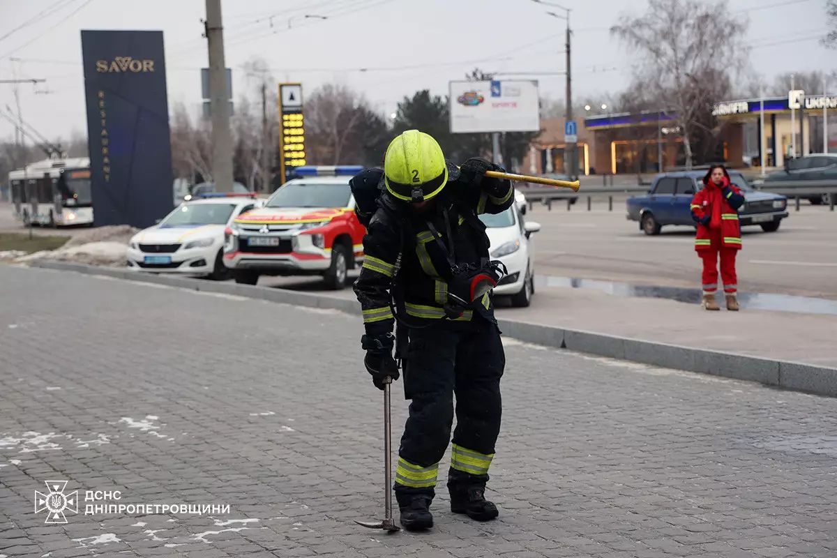 В Днепре на Набережной Победы горел бизнес-центр: детали от спасателей 3