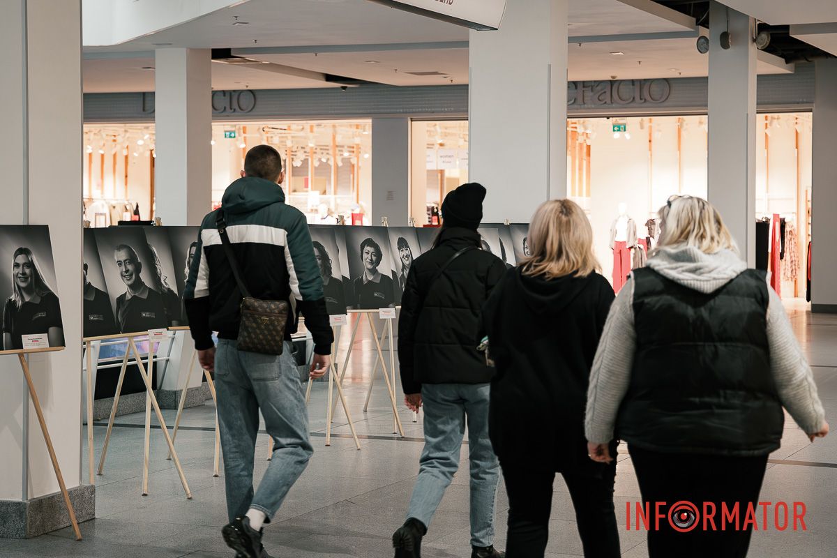 Виставка працює у публічному просторі ТРК "МОСТ-Сіті" на другому поверсі та відкрита для всіх відвідувачів