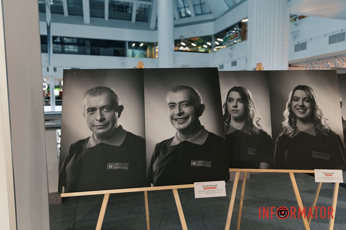 Саме у ТРК "МОСТ-Сіті" на першому поверсі розташований супермаркет VARUS