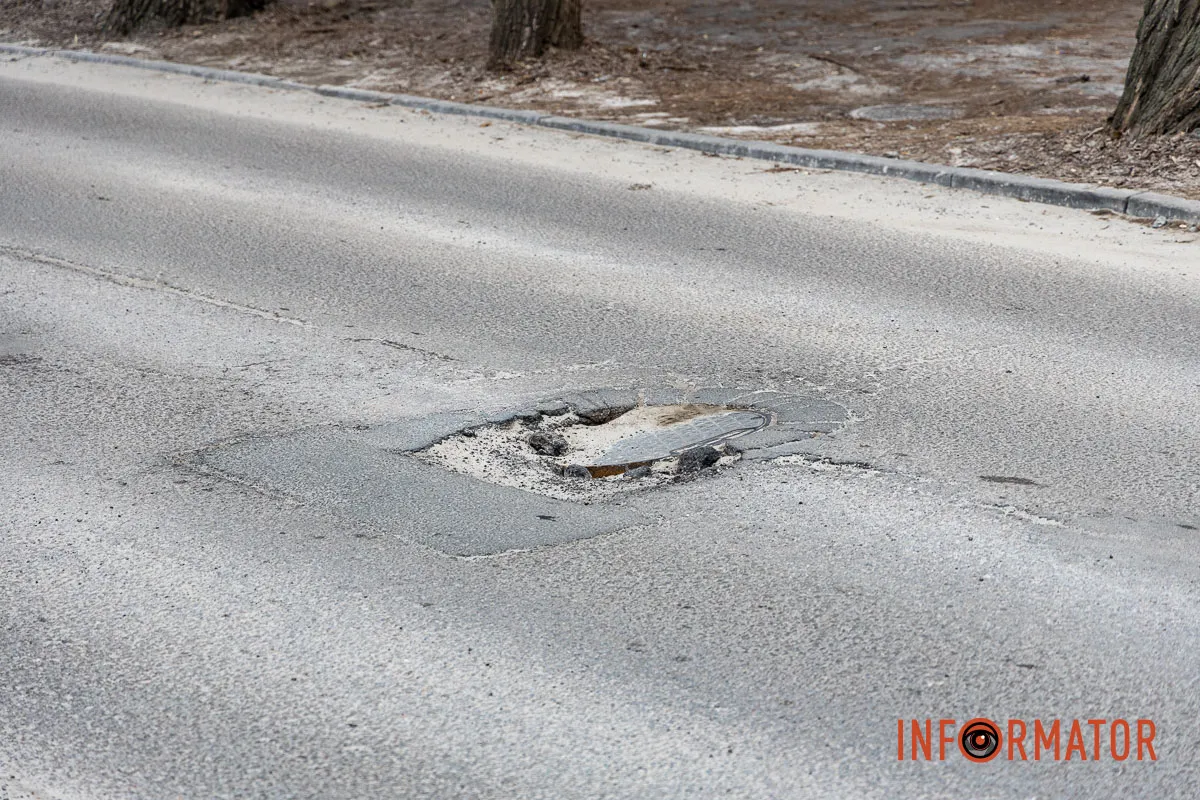 Машини б’ються днищем: в якому стані вулиця Виконкомівська у Дніпрі 4
