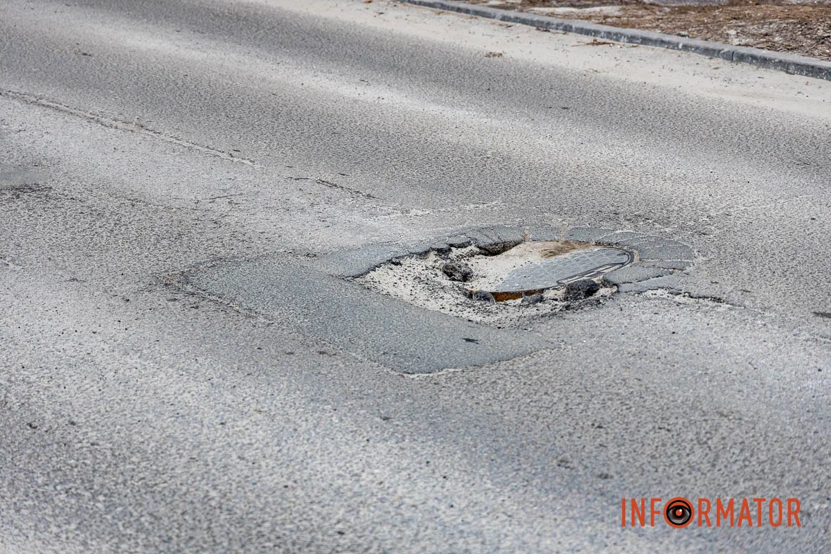 Машини б’ються днищем: в якому стані вулиця Виконкомівська у Дніпрі 6