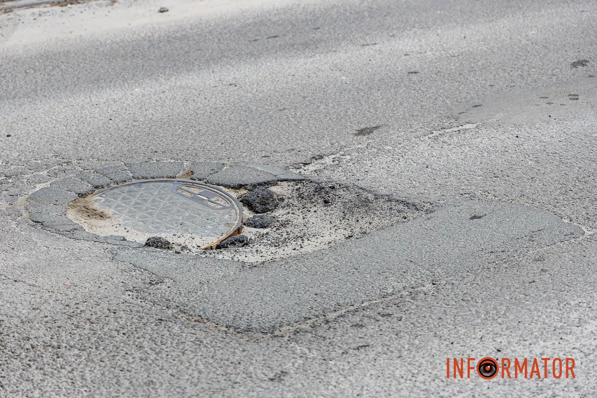 Машини б’ються днищем: в якому стані вулиця Виконкомівська у Дніпрі 8