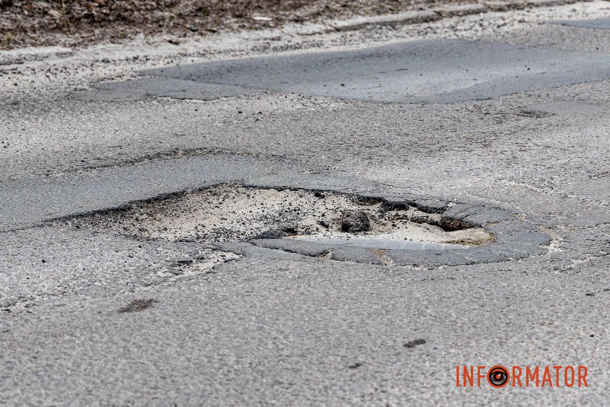 Машини б’ються днищем: в якому стані вулиця Виконкомівська у Дніпрі 14