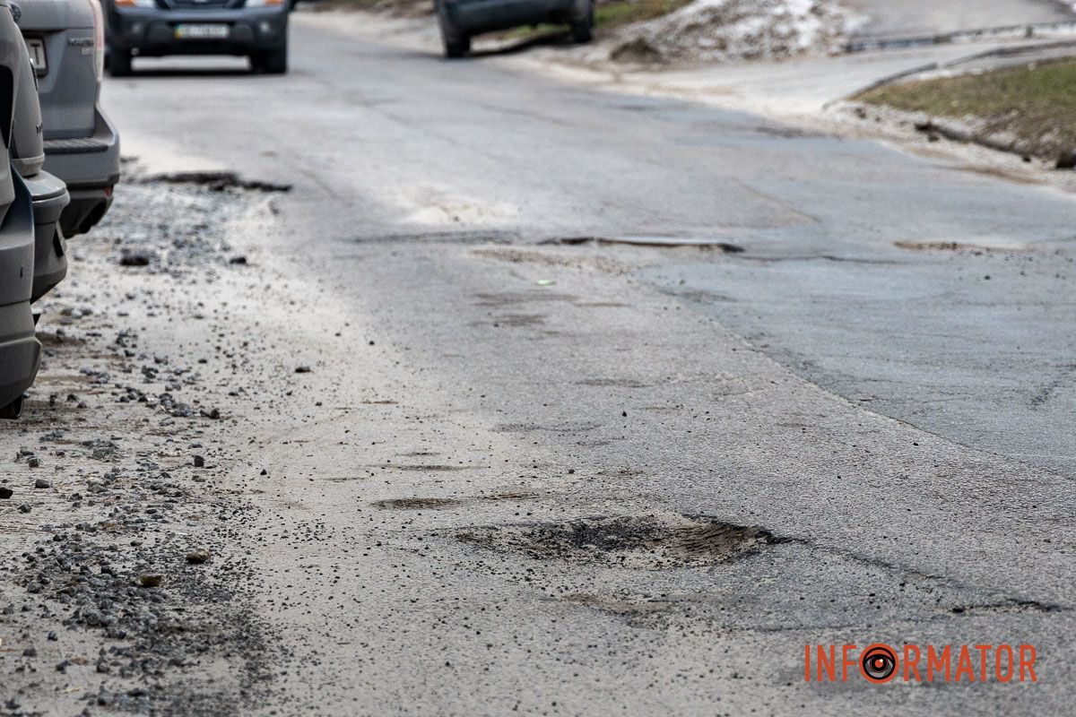 Машини б’ються днищем: в якому стані вулиця Виконкомівська у Дніпрі 15