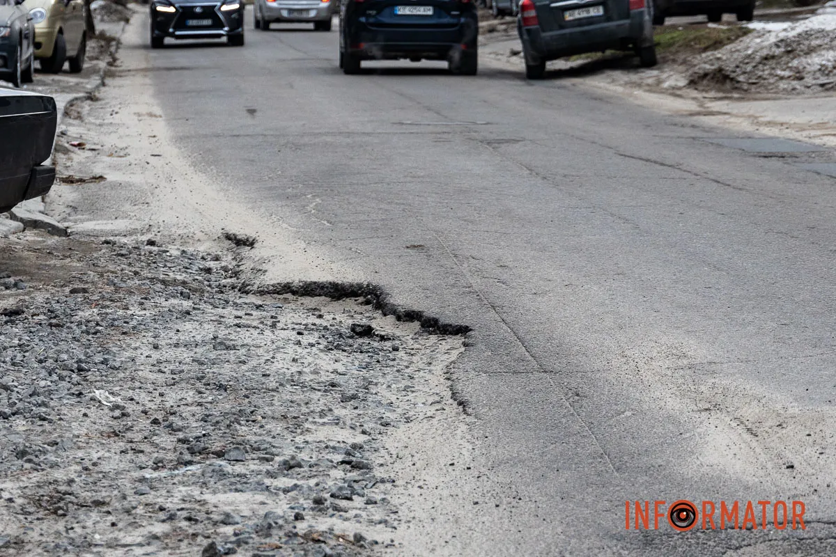 Машини б’ються днищем: в якому стані вулиця Виконкомівська у Дніпрі 16