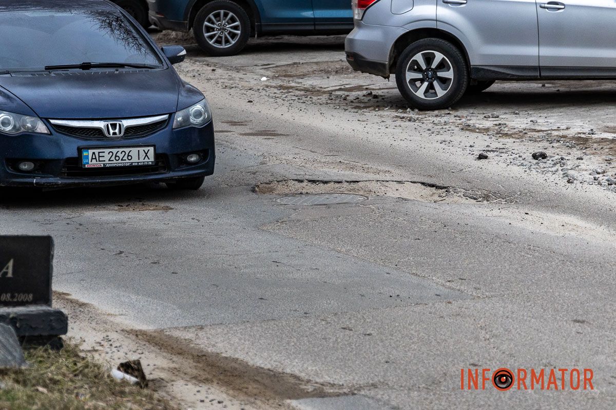 Машини б’ються днищем: в якому стані вулиця Виконкомівська у Дніпрі 19