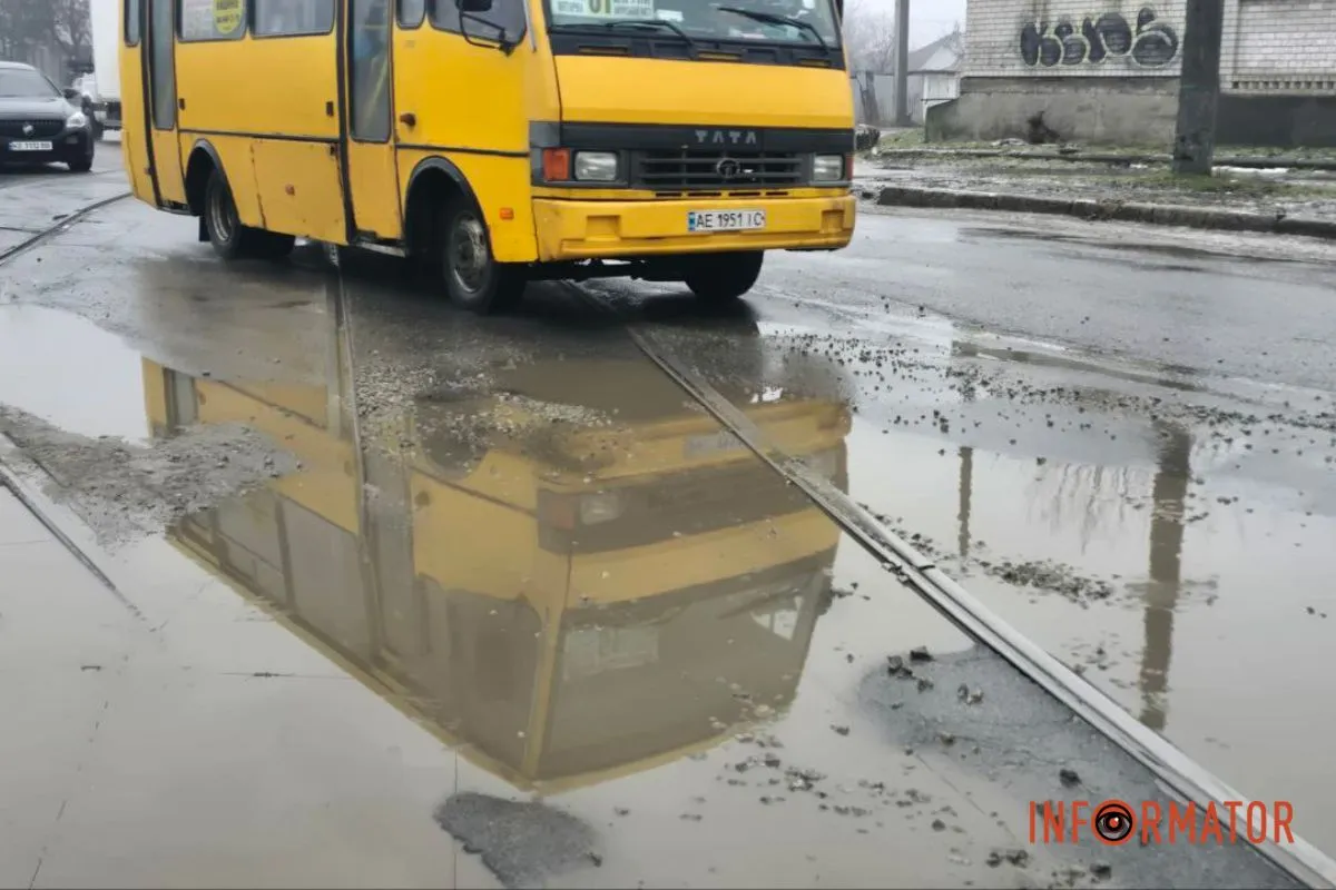 Кожен раз, як тане сніг, разом з ним на воду перетворюється і асфальт