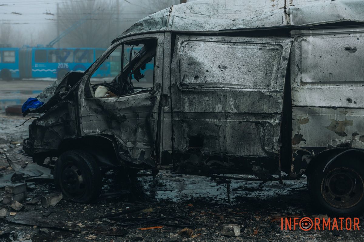 Последствия ночной атаки по троллейбусному депо в Днепре.