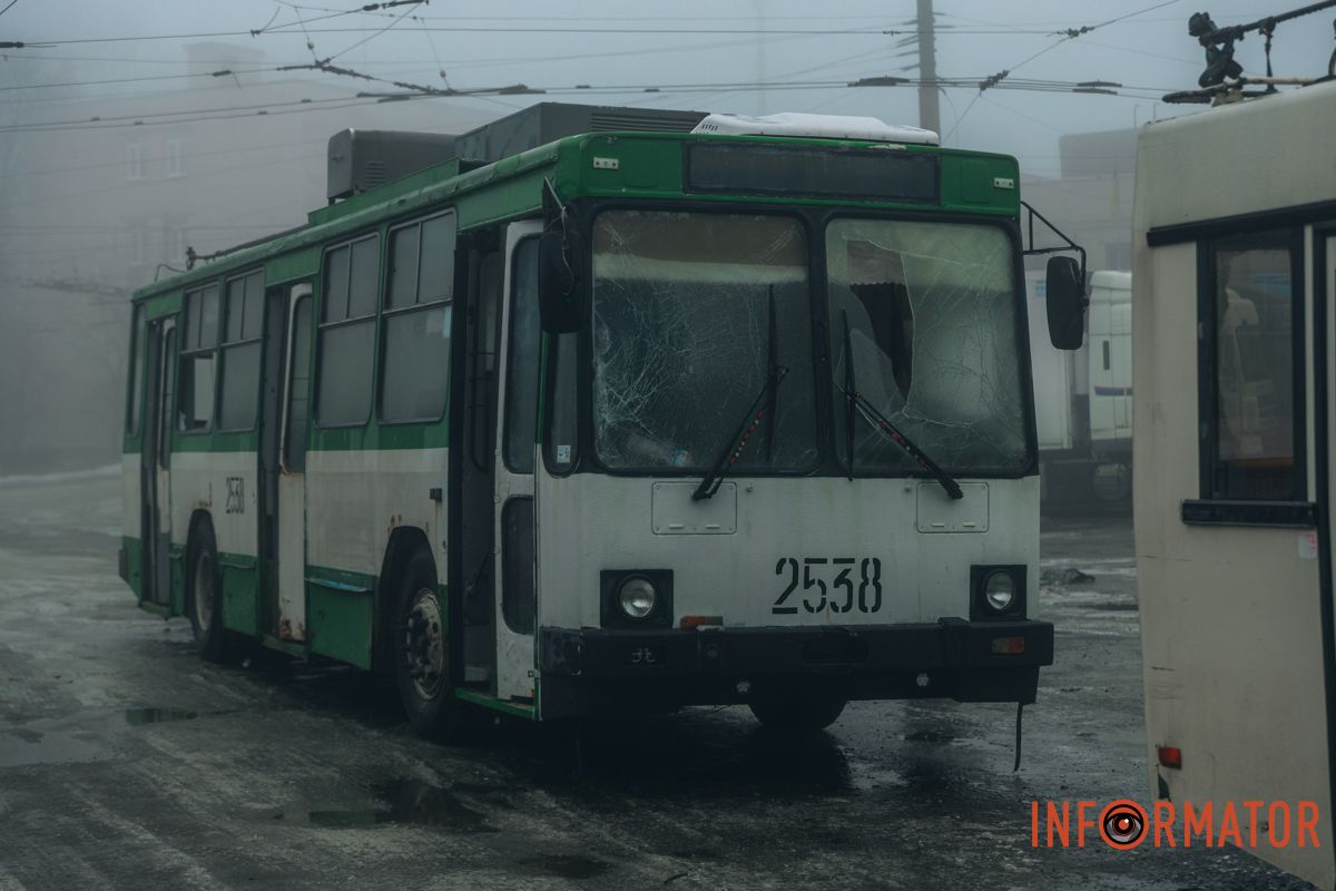 Выбиты стекла в троллейбусах разных моделей