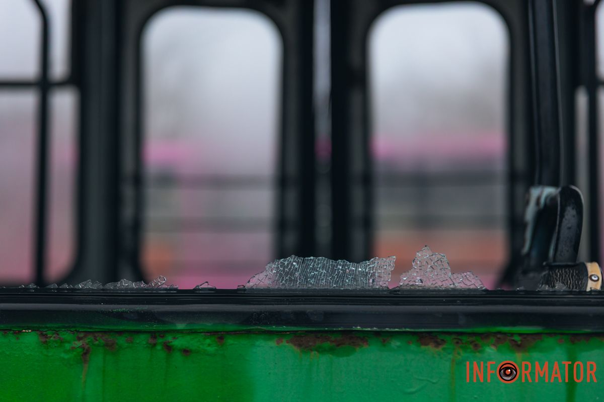 Также пострадал один служебный троллейбус.