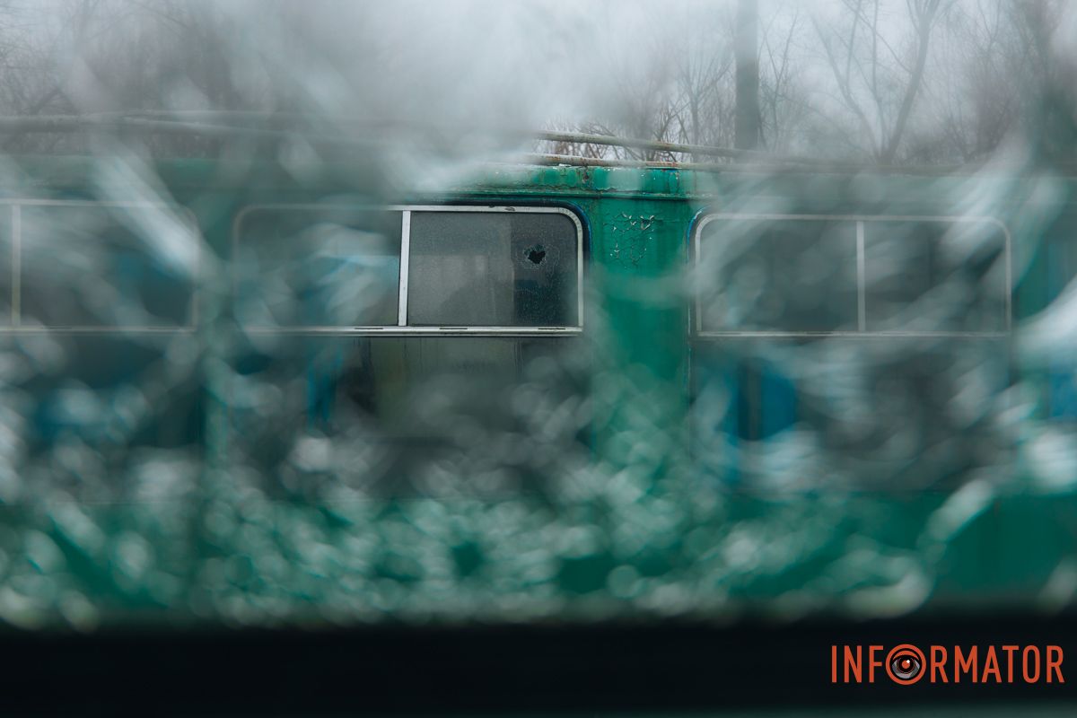 На объекте оборвано пять поперечных и несущих тросов