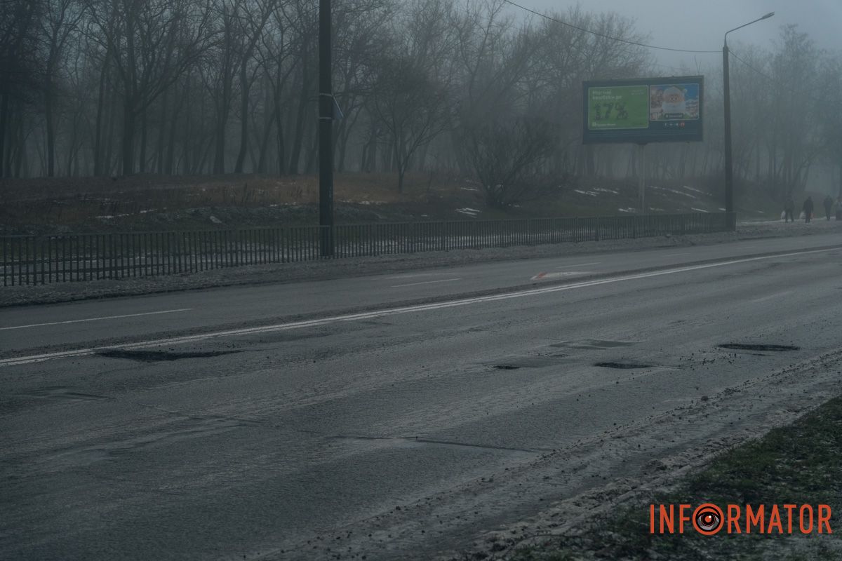 У Дніпрі на Космічній зʼявились «кратери» на дорогах 6