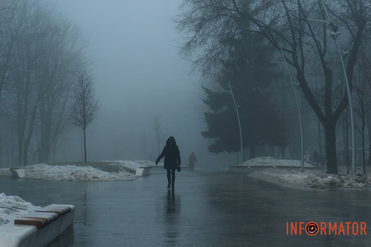 Дніпряни виходять на вулицю з ранку, сповнені уважності