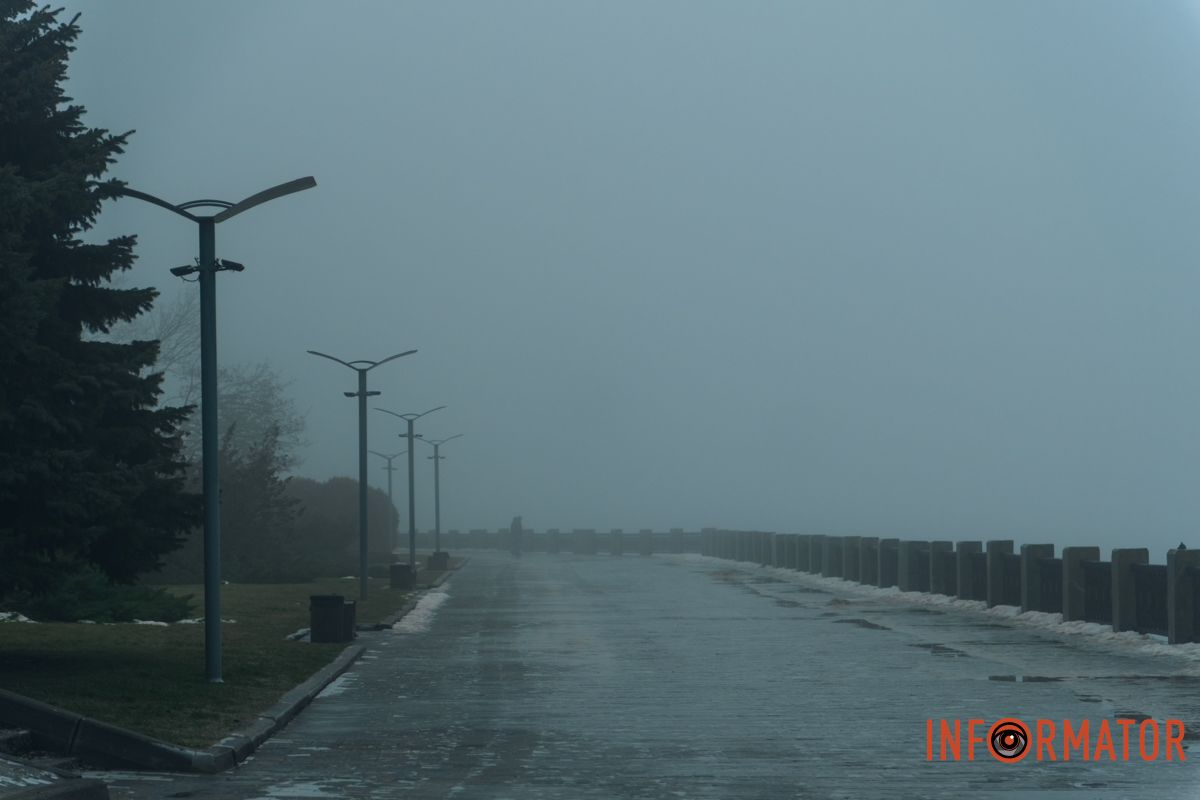 Дерева і алеї виглядають розмитими, але атмосферними