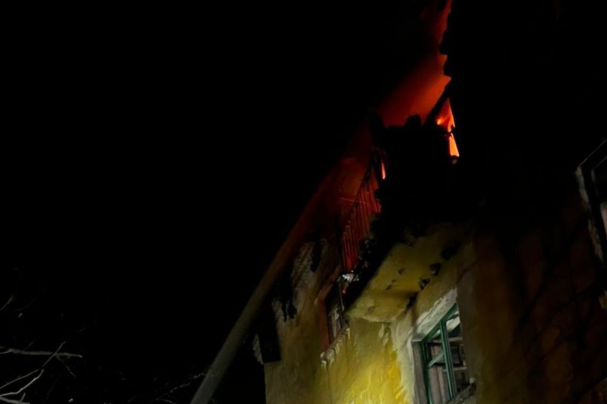 Пошкоджений будинок після влучання дрона