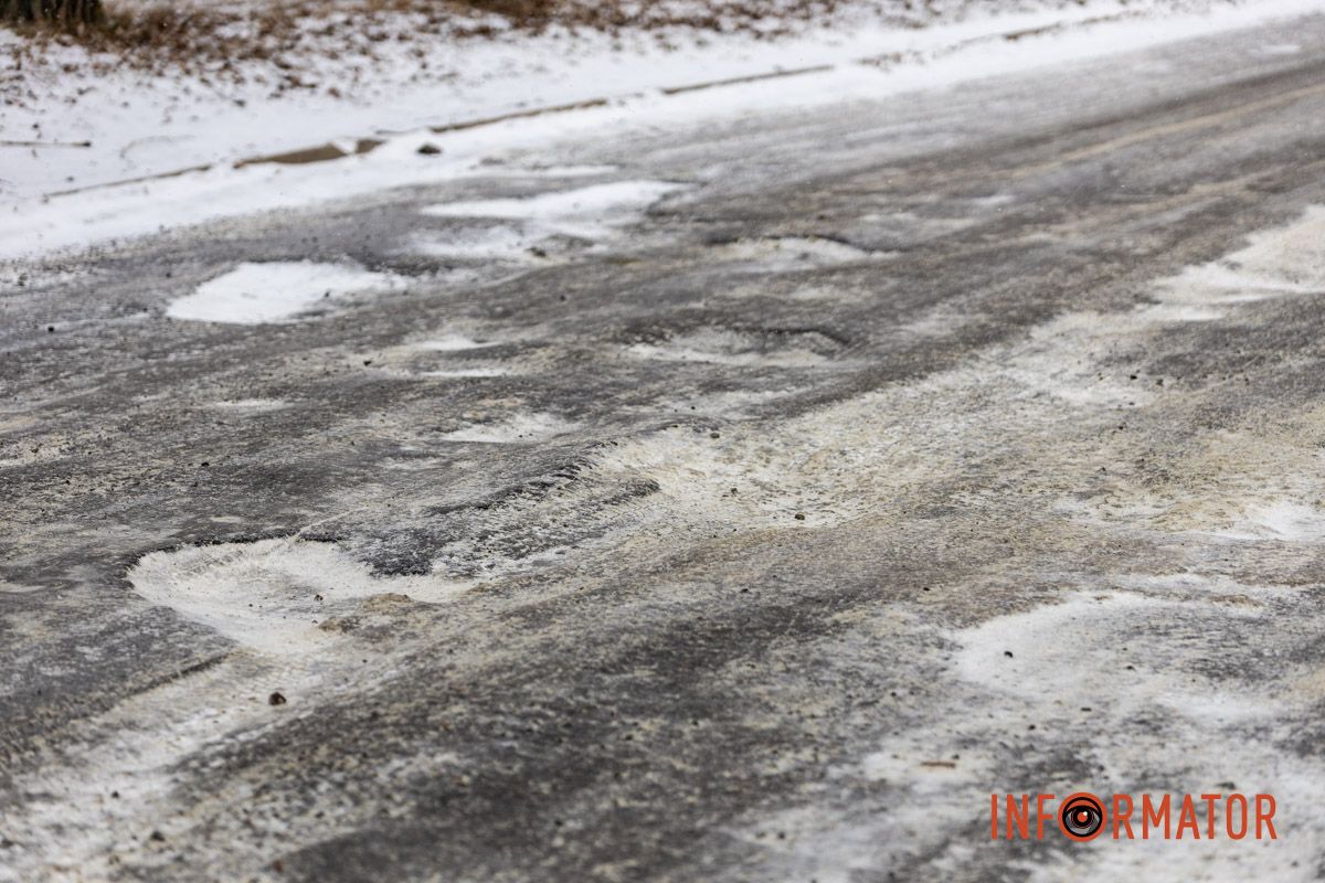У Дніпрі через бездіяльність влади вулиці Аеропортівська та Старокодацька вкрились кратерами 28