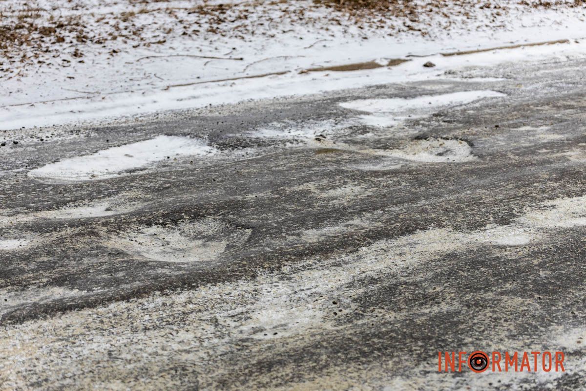 У Дніпрі через бездіяльність влади вулиці Аеропортівська та Старокодацька вкрились кратерами 25