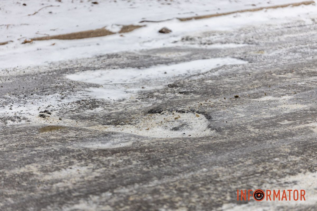 У Дніпрі через бездіяльність влади вулиці Аеропортівська та Старокодацька вкрились кратерами 24