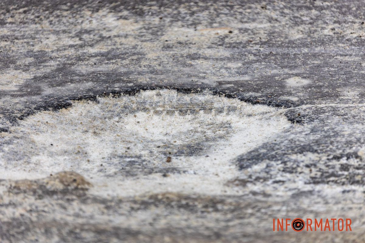 У Дніпрі через бездіяльність влади вулиці Аеропортівська та Старокодацька вкрились кратерами 22