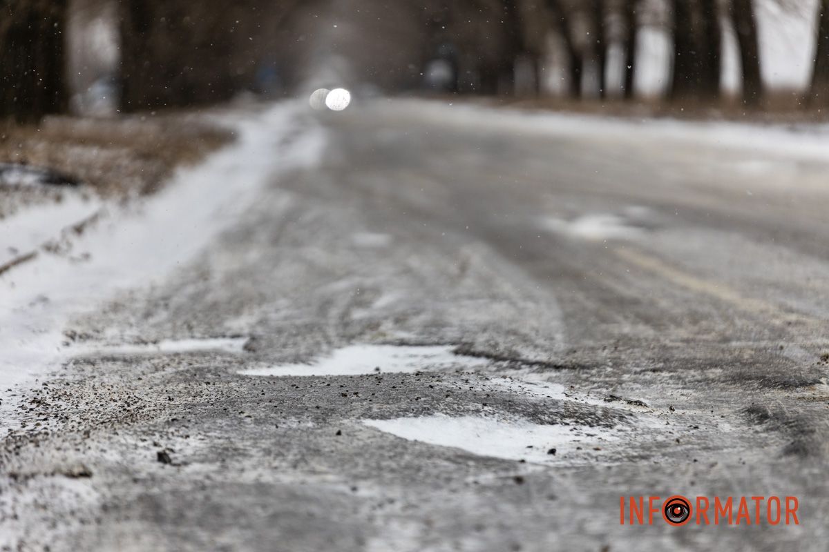 У Дніпрі через бездіяльність влади вулиці Аеропортівська та Старокодацька вкрились кратерами 23