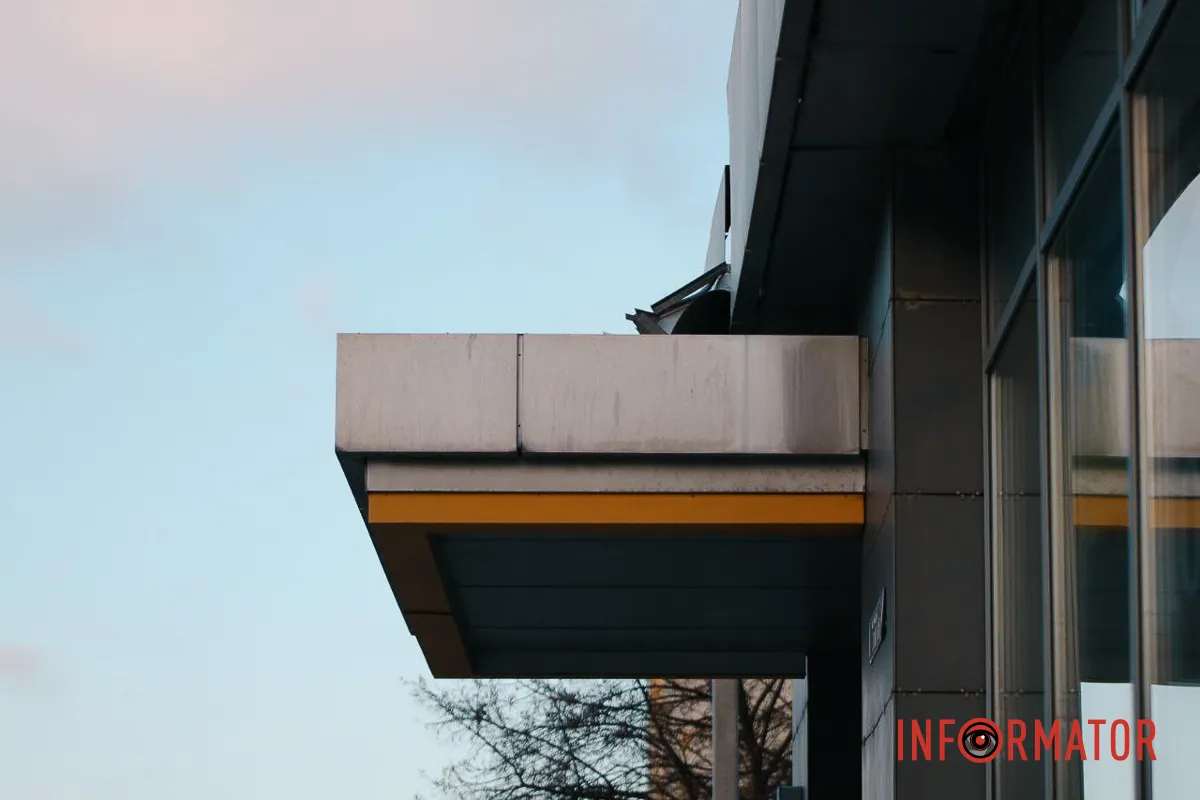 Рятувальники, медики та поліцейські: що трапилось на проспекті Поля у Дніпрі 6