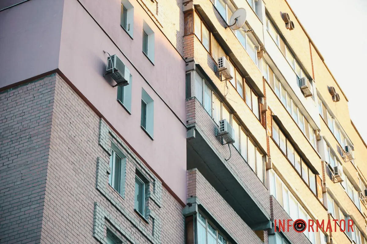 Рятувальники, медики та поліцейські: що трапилось на проспекті Поля у Дніпрі 9