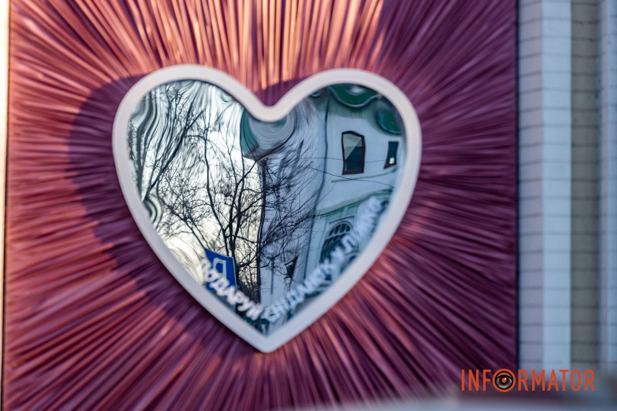 Поряд із входом у парк Глоби