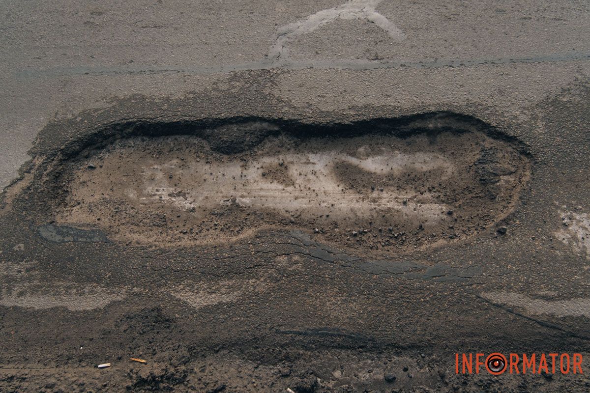 "Кратер" на дорозі