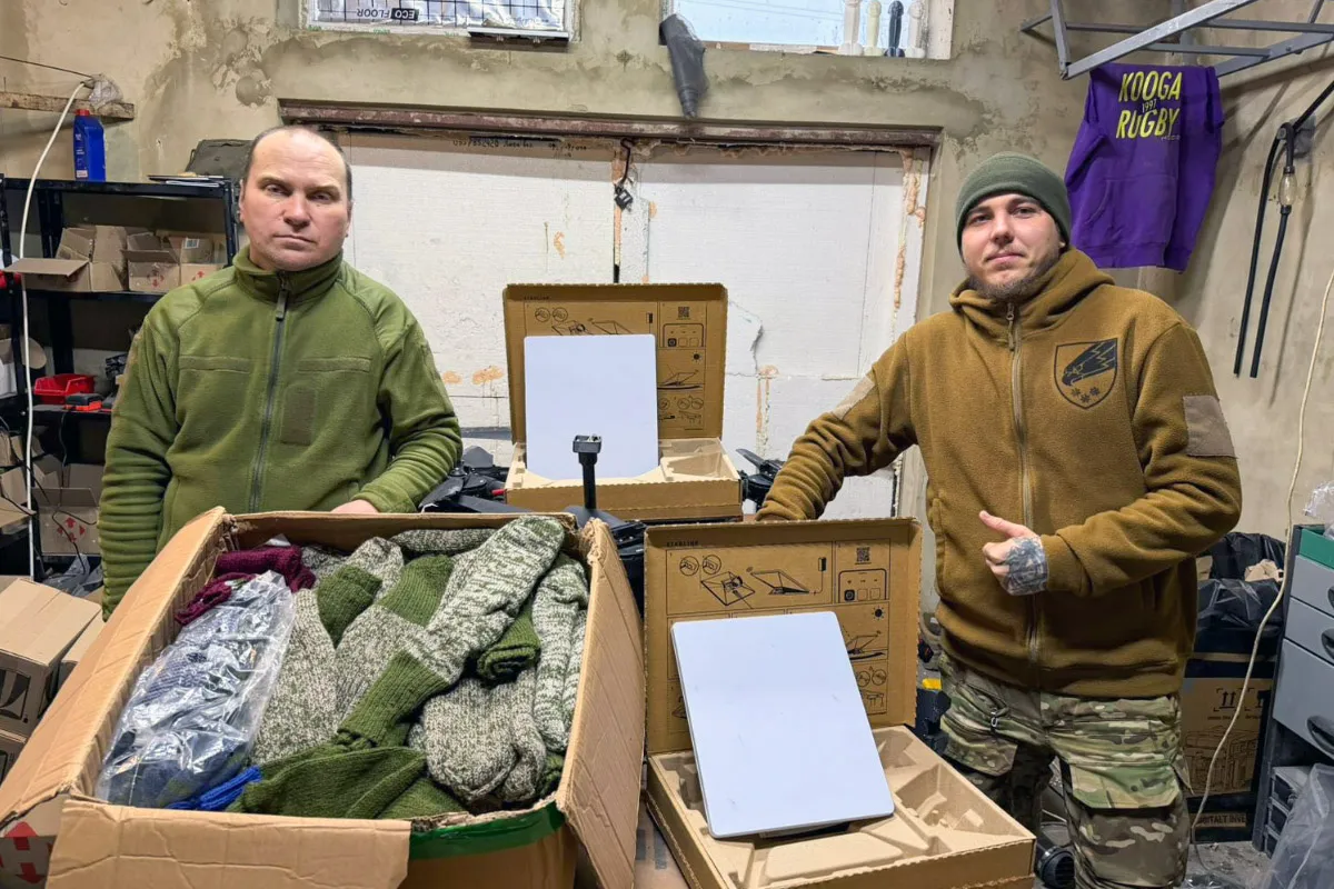 Кисилевський передав бійцяс 3 звичані та 5 маленьких “Старлінків”