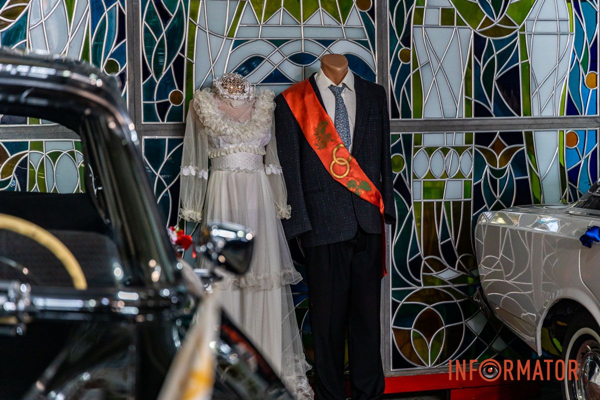 У дніпровському музеї “Машини Часу” напередодні Дня закоханих відкрили виставку “Вікно у молодість” 18