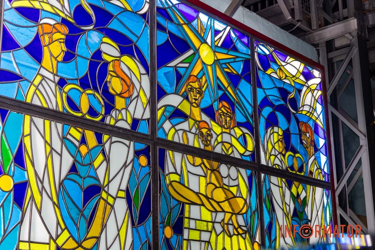 У дніпровському музеї “Машини Часу” напередодні Дня закоханих відкрили виставку “Вікно у молодість” 16