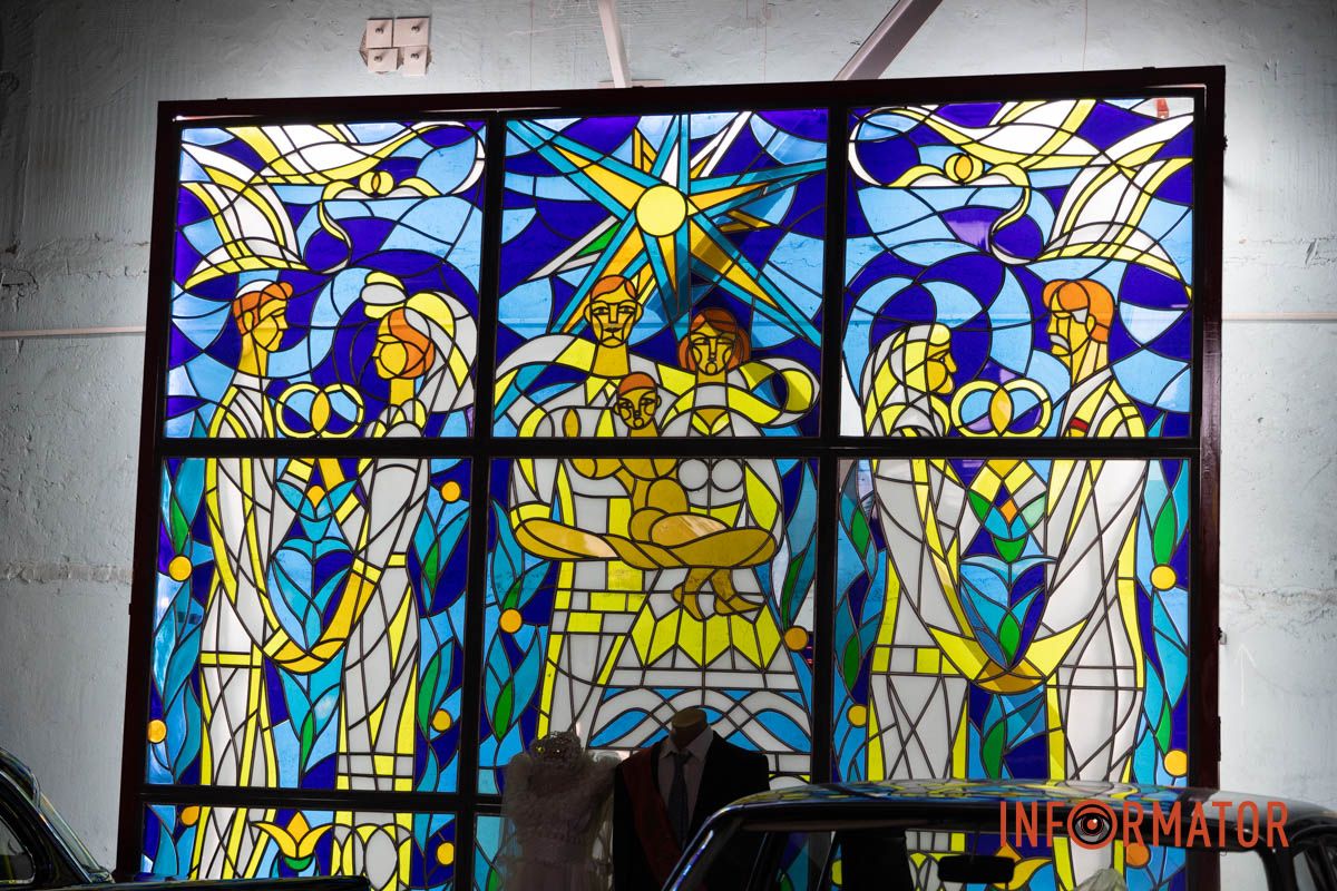 У дніпровському музеї “Машини Часу” напередодні Дня закоханих відкрили виставку “Вікно у молодість” 11