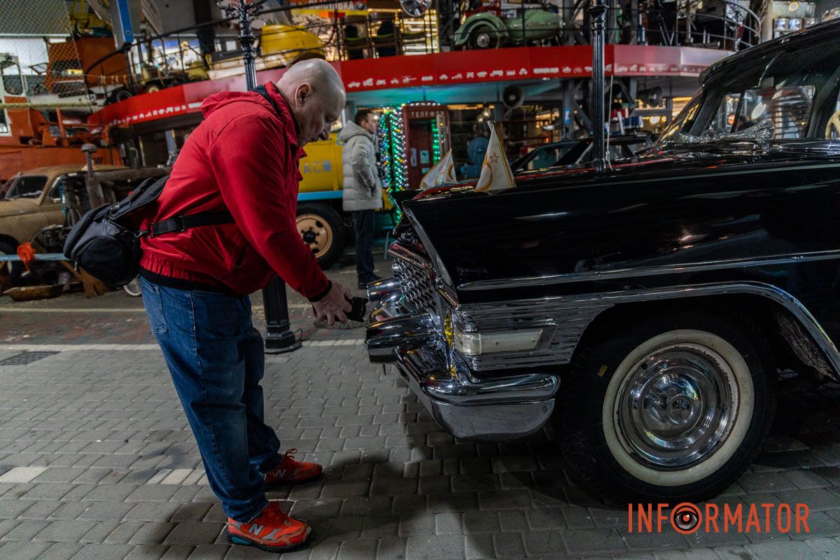 У дніпровському музеї “Машини Часу” напередодні Дня закоханих відкрили виставку “Вікно у молодість” 12