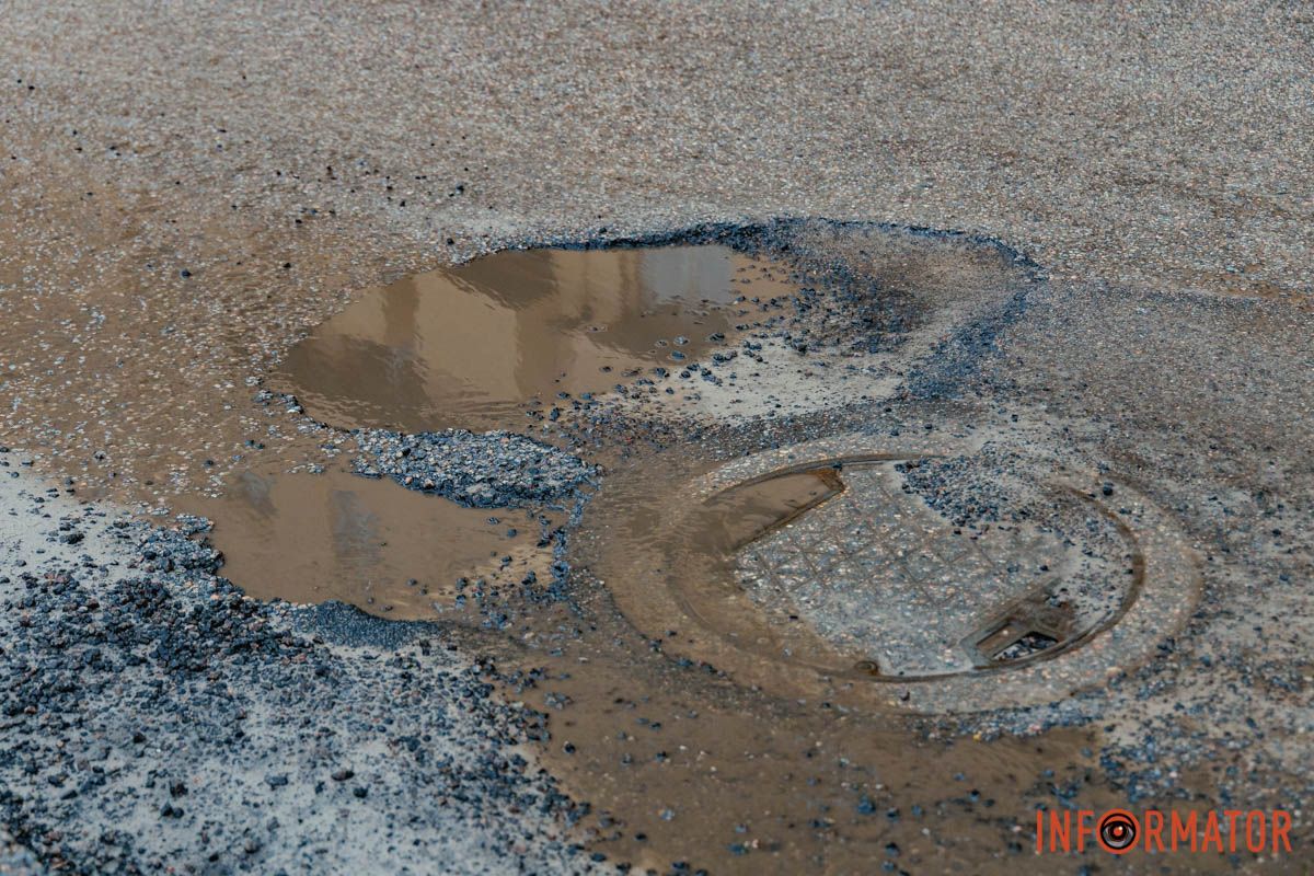 Ями-пастки: на Юрія Горовця у Дніпрі вода приховала небезпеку 4